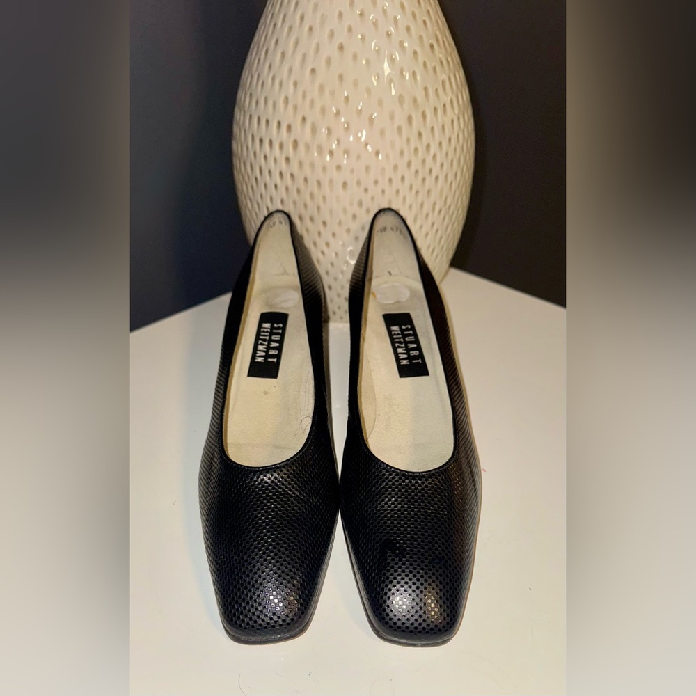 Vintage Stuart Weitzman Women's Pump Size 7 AA Narrow Block Heel Black